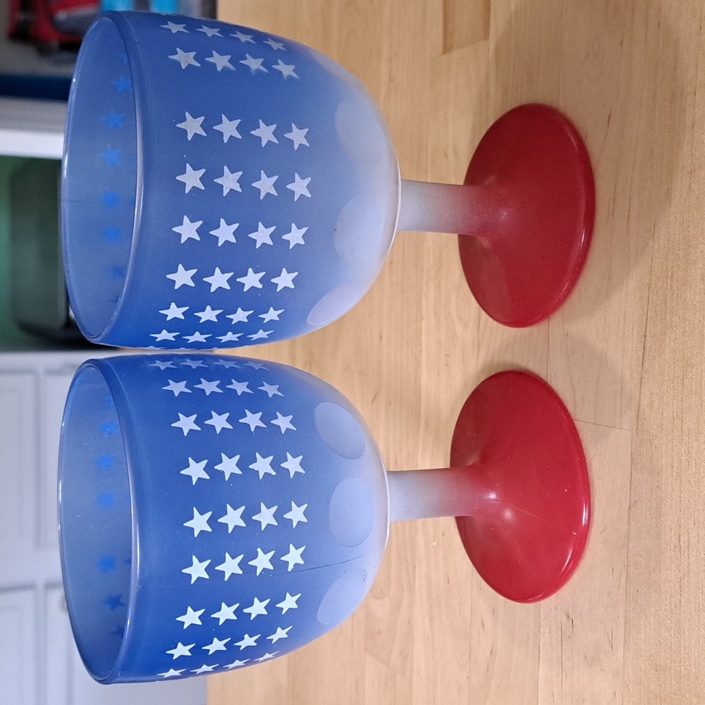 Vintage set of 2 Red White & Blue stars 16oz Goblets/Beer Mugs